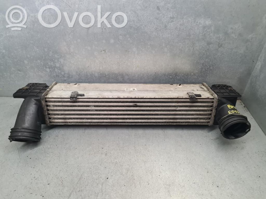 BMW 3 E90 E91 Välijäähdyttimen jäähdytin 