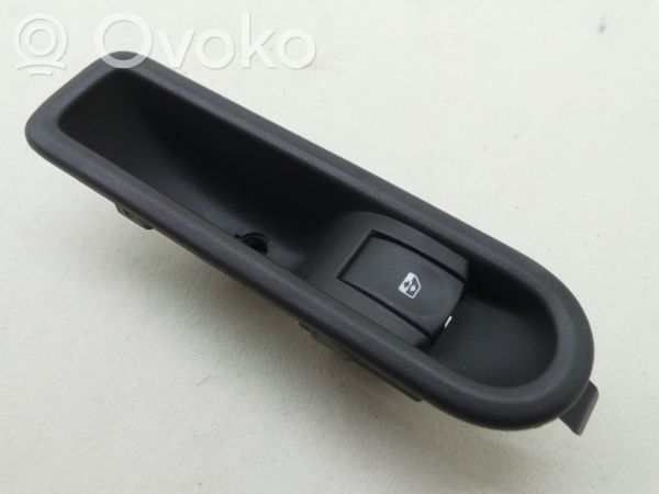Renault Clio III Electric window control switch 