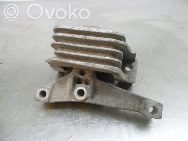 Soporte de montaje del motor   20302850