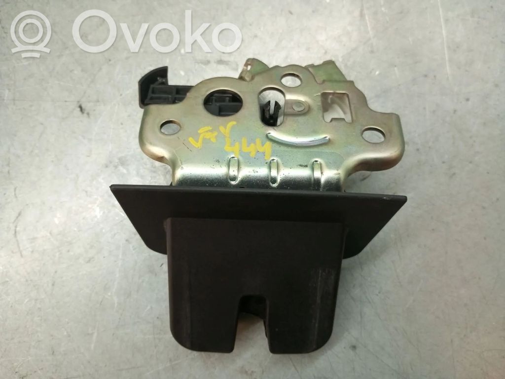 Takaluukun ulkopuolinen lukko   8R0827505A