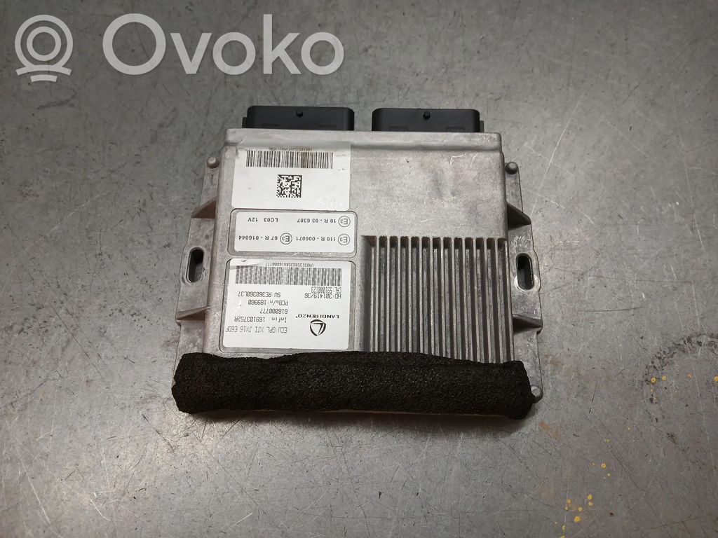 Dacia Sandero Engine control unit/module 