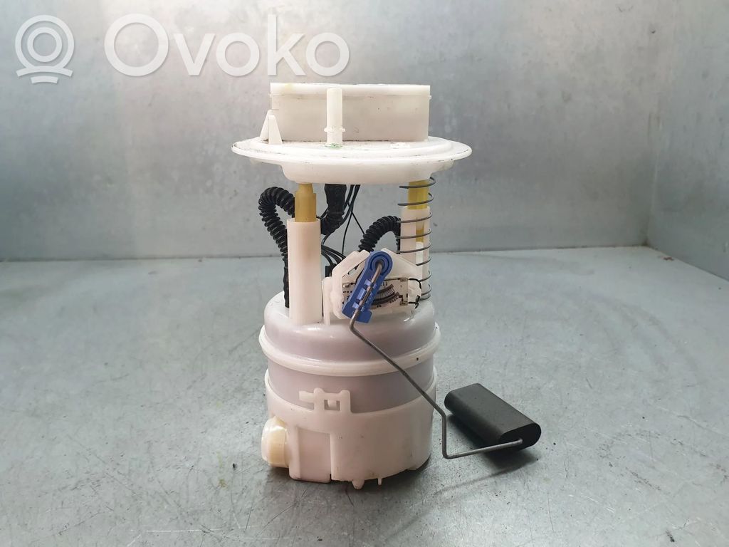 Pompe à carburant   172021618R,100130159AC