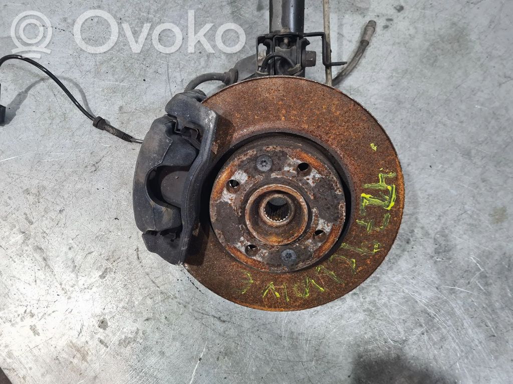 Front wheel hub spindle knuckle