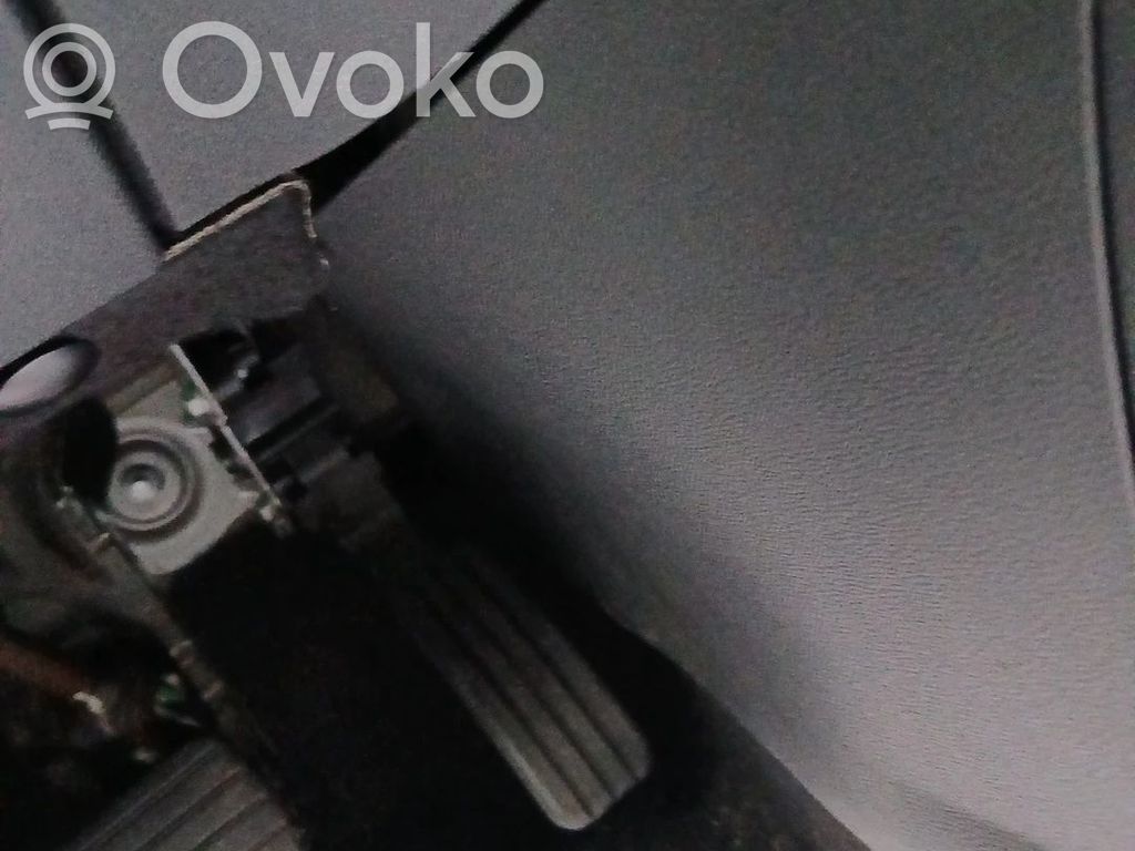 Accelerator throttle pedal