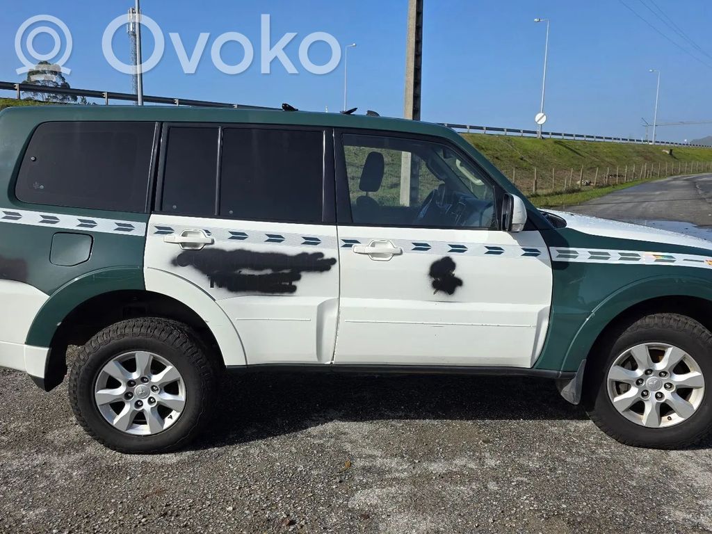 Mitsubishi Pajero Meccanismo di sollevamento del finestrino posteriore senza motorino