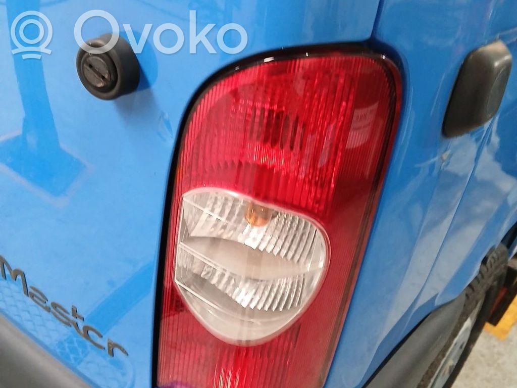 Renault Master II Aizmugurējais lukturis virsbūvē 