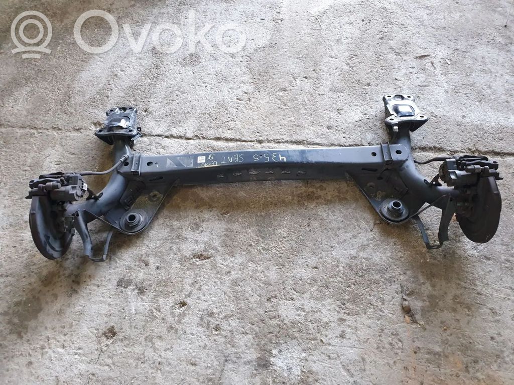Eje trasero   5Q0501115,5Q0501049