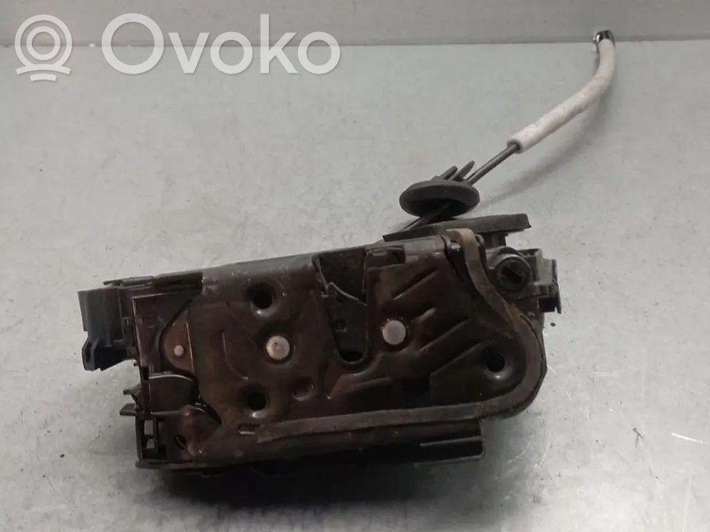 Volkswagen Polo VI Priekšpusē slēdzene 