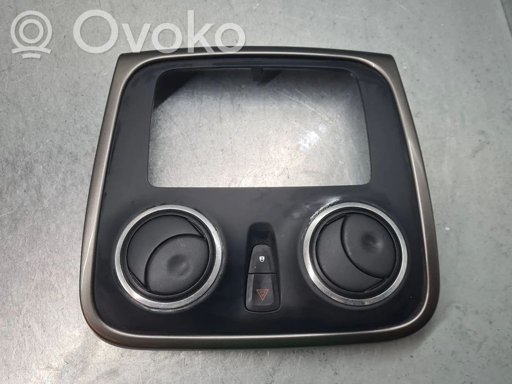 Dacia Sandero II Radion/GPS-laitteen pääyksikön kehys 