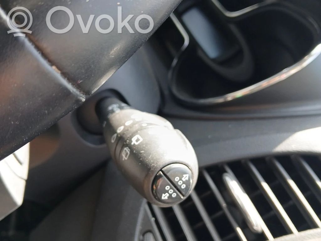 Renault Captur Pyyhkimen nopeuden kytkin 