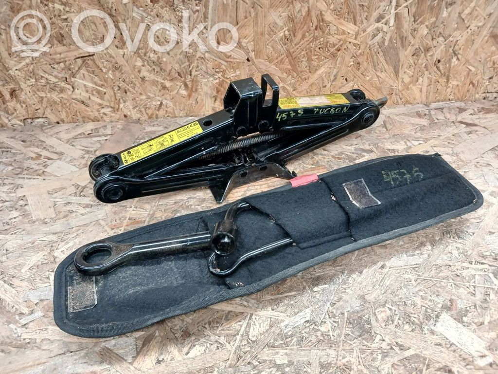 Lewarek samochodowy   09110N7000
