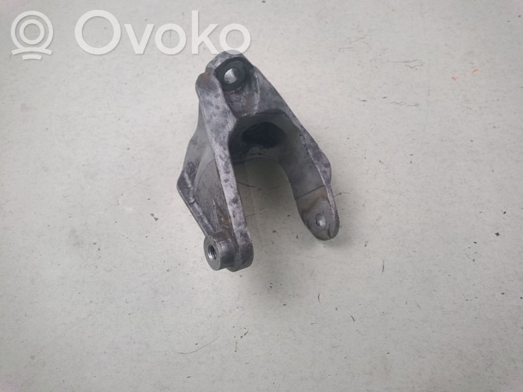 Engine mount bracket   23105921