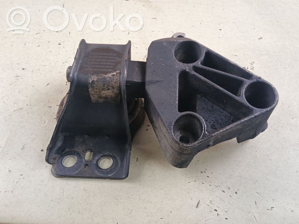 Renault Kangoo I Engine mount bracket 