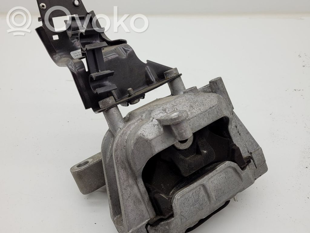 Volkswagen PASSAT B7 Engine mount bracket 