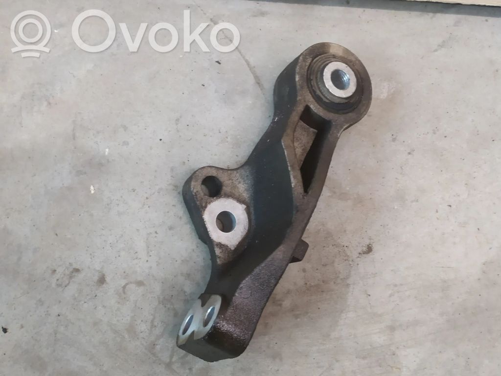Volvo V40 Engine mounting bracket 