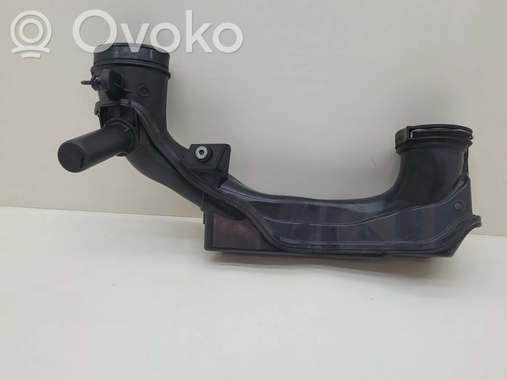 Volvo V40 Ilmanoton kanavan osa 