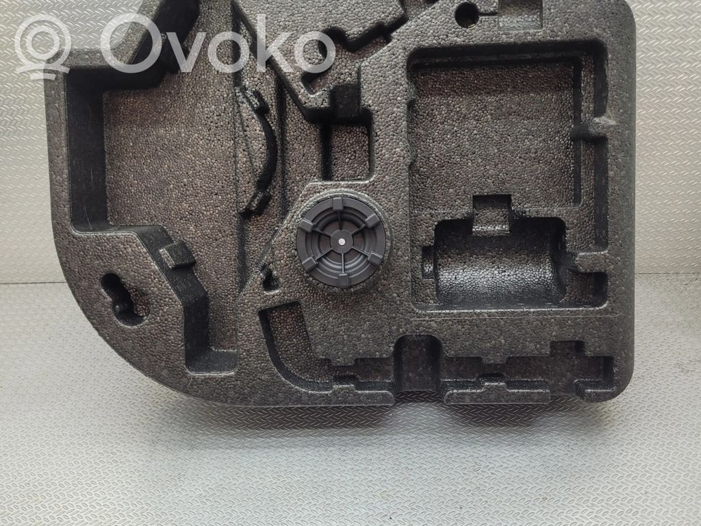 Volvo XC60 Tool box 