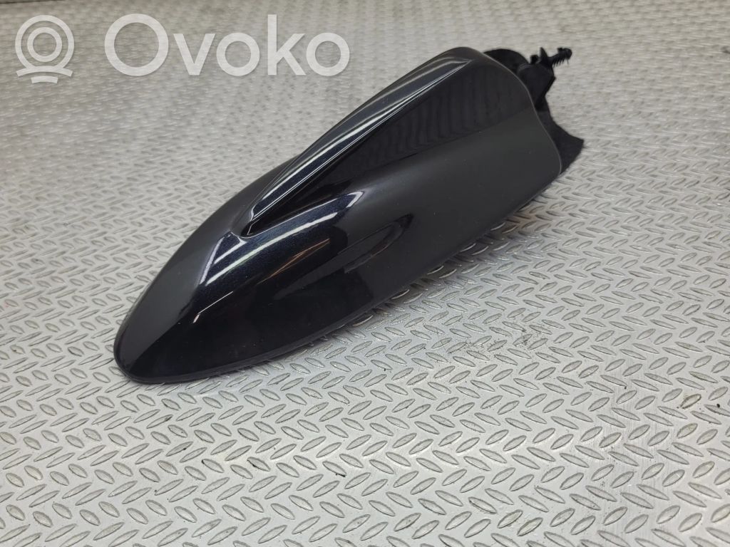 Volvo V40 Cross country GPS-pystyantenni 