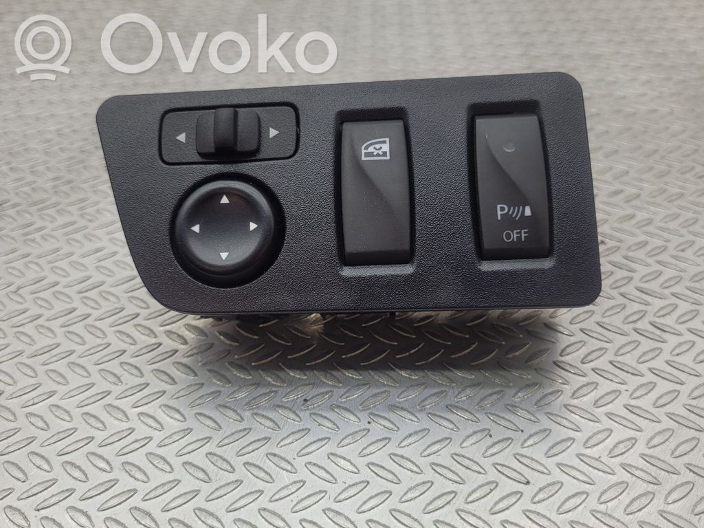 Dacia Spring Wing mirror switch 