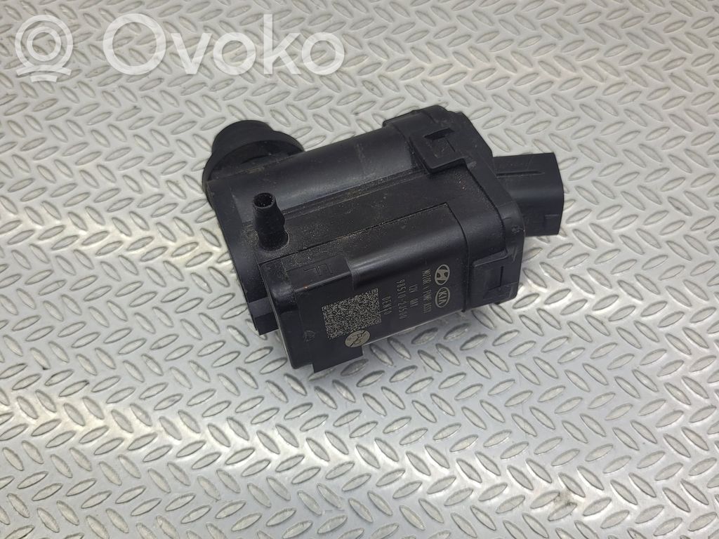 Hyundai Kona I Windscreen/windshield washer pump 