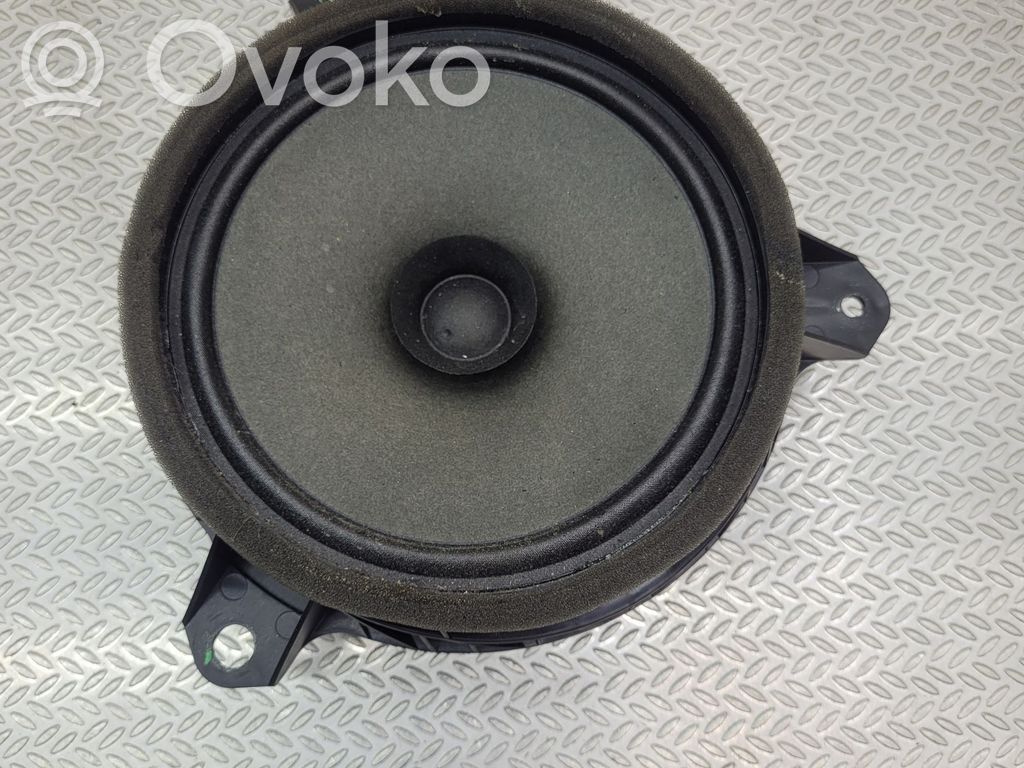 Toyota Yaris XP210 Skaļrunis (-i) priekšējās durvīs 