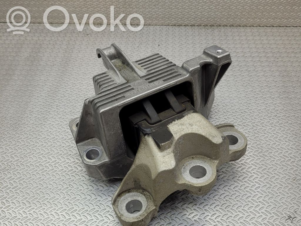 Volvo XC40 Engine mount bracket 