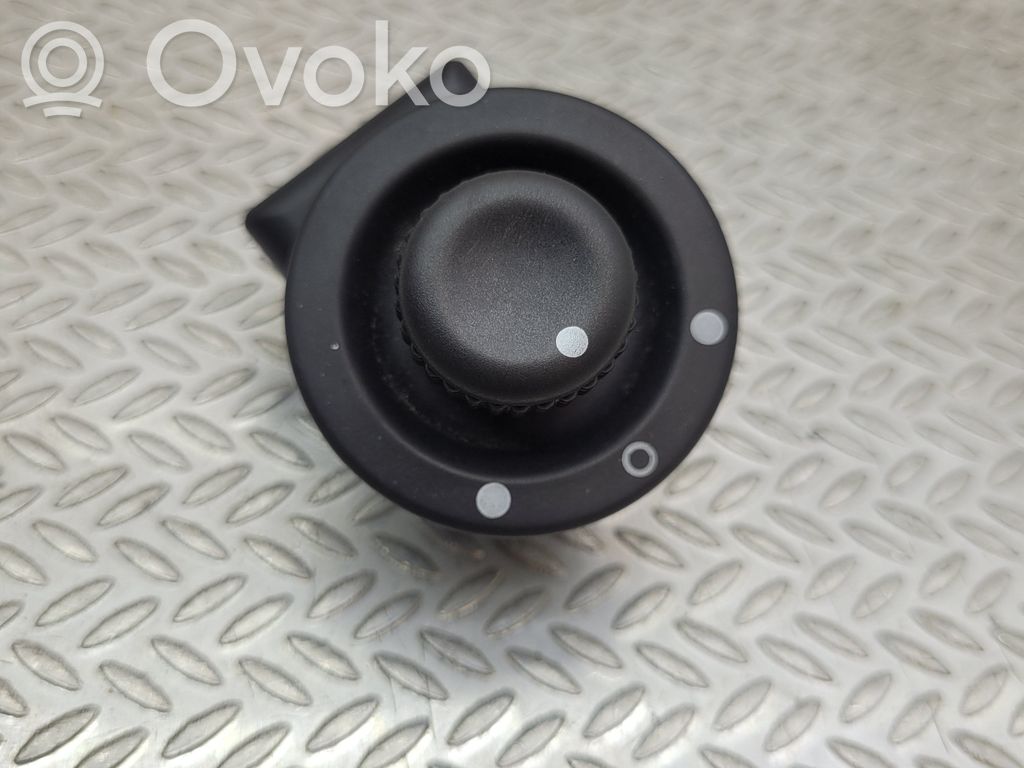 Dacia Duster Wing mirror switch 