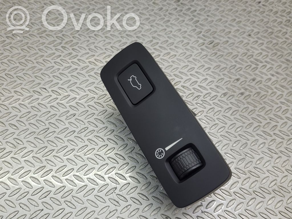 Volvo XC40 Tailgate opening switch 