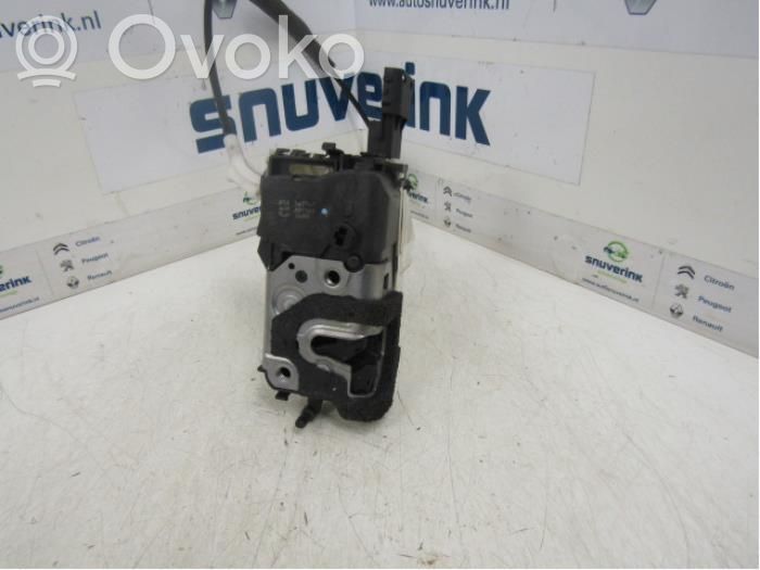Peugeot 308 Zamek drzwi przednich 