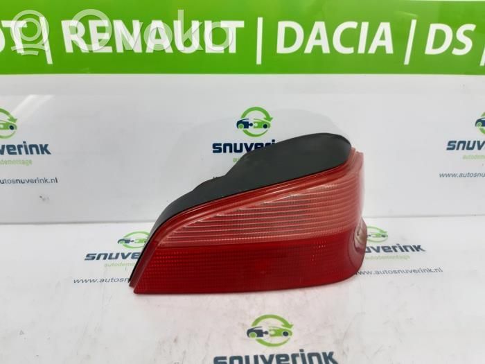 Peugeot 106 Aizmugurējais lukturis virsbūvē 