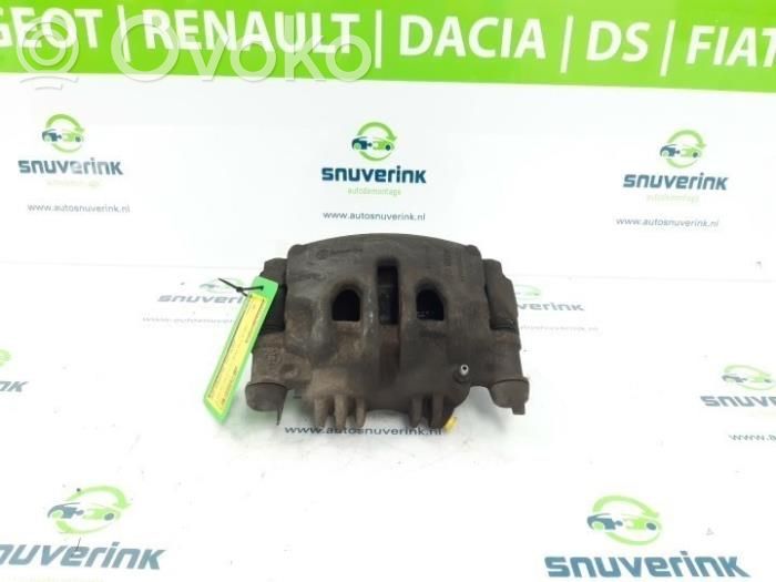 Renault Master III Zacisk hamulcowy przedni 