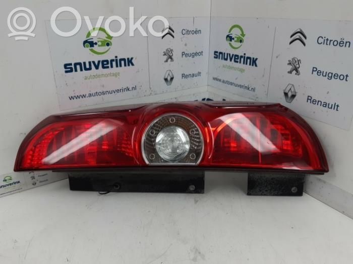 Opel Combo D Aizmugurējais lukturis virsbūvē 