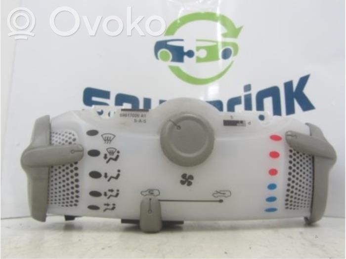 Peugeot 107 Climate control unit 
