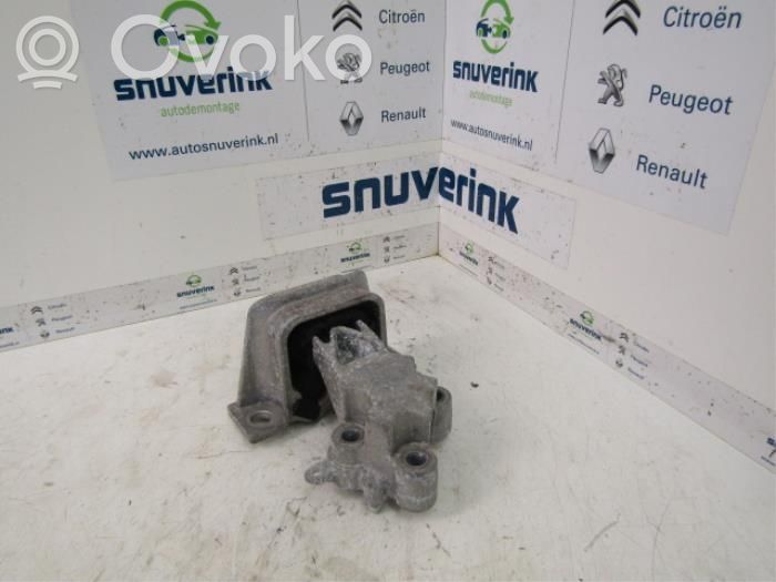 Renault Twingo II Engine mount bracket 