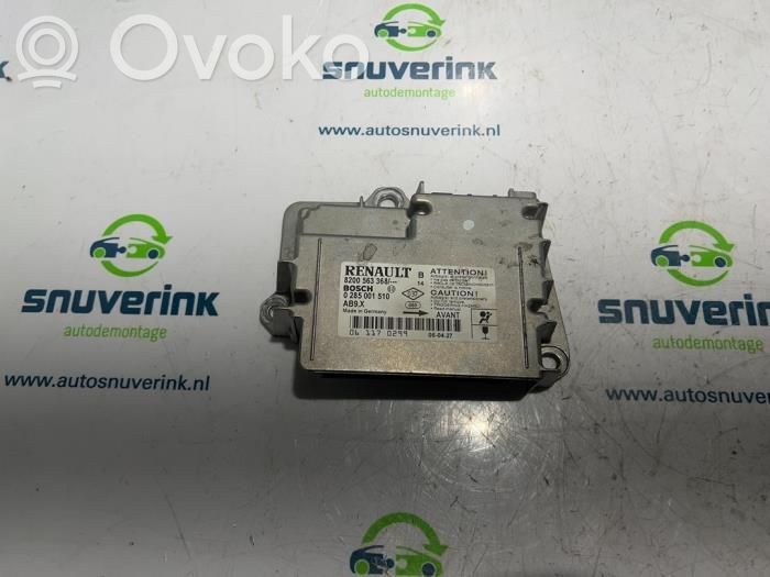 Renault Clio III Airbag control unit/module 