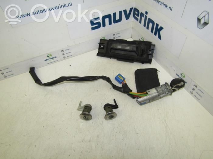 Peugeot 206 Moottorinohjausyksikön sarja ja lukkosarja 