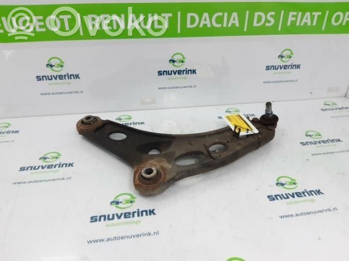 Nissan Primastar Wahacz przedni 