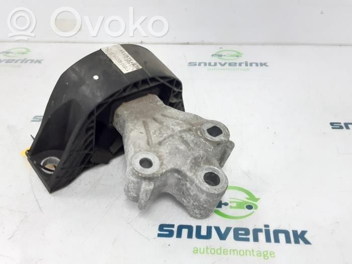 Renault Zoe Engine mount bracket 