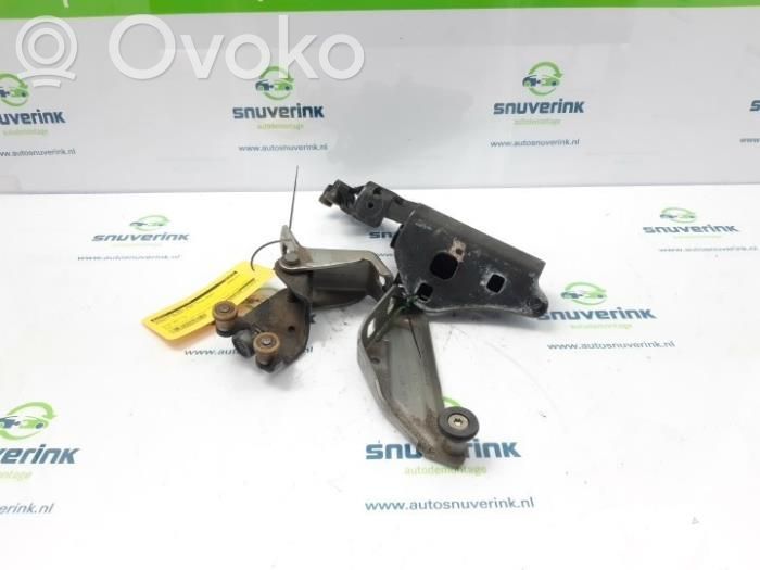 Renault Kangoo II Guida/cerniera inferiore del rullo del portellone scorrevole 