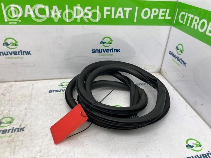 Gumowa uszczelka drzwi przednich   9025W4