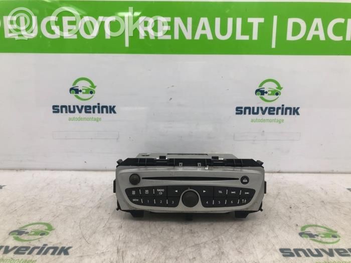 Renault Twingo II Panel / Radioodtwarzacz CD/DVD/GPS 