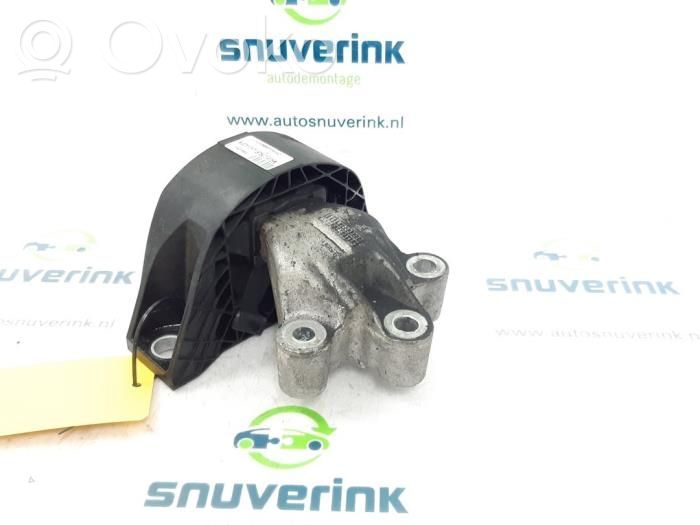 Renault Zoe Engine mount bracket 