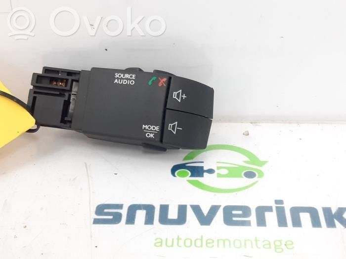 Renault Clio IV Pulsanti/interruttori sul volante 