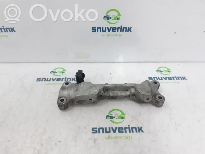Peugeot 207 Engine mount bracket 