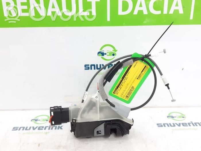 Opel Vivaro Front door lock 