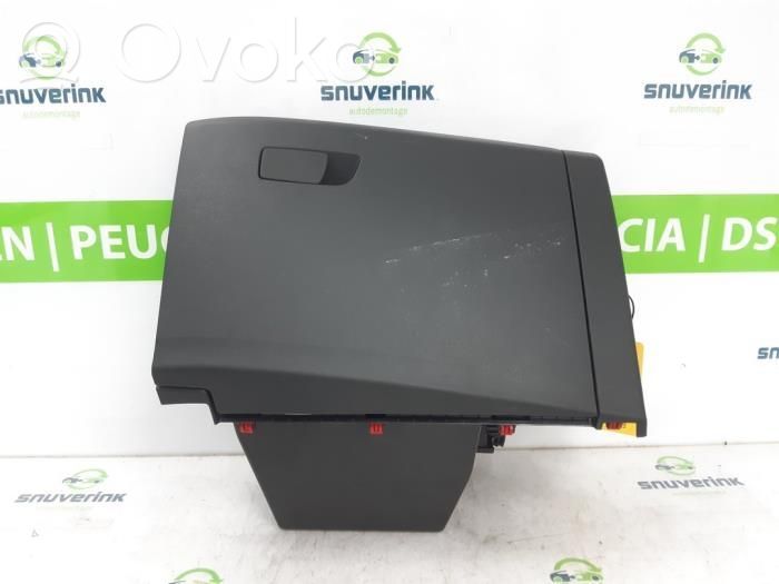 Renault Arkana Juego guantera 