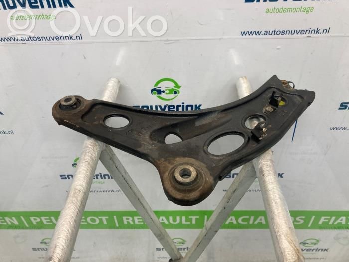 Opel Vivaro Braccio di controllo sospensione anteriore 