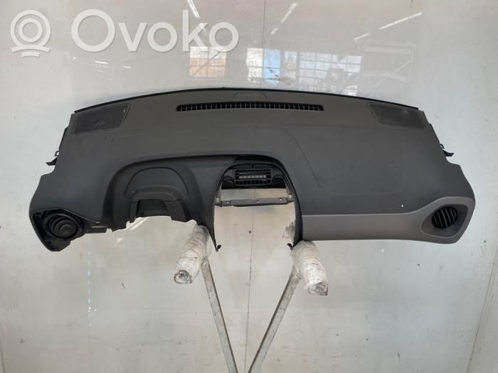 Opel Vivaro Panelis 