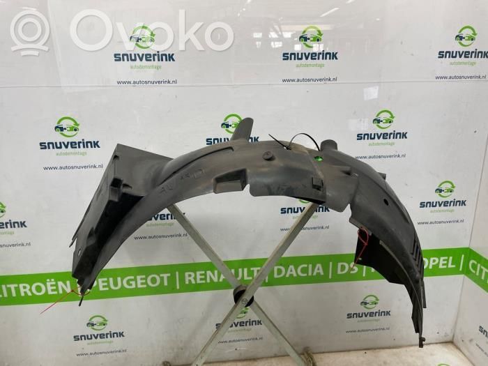 Opel Vivaro Nadkole przednie 