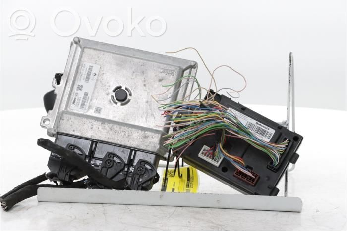 Dacia Sandero Engine control unit/module 